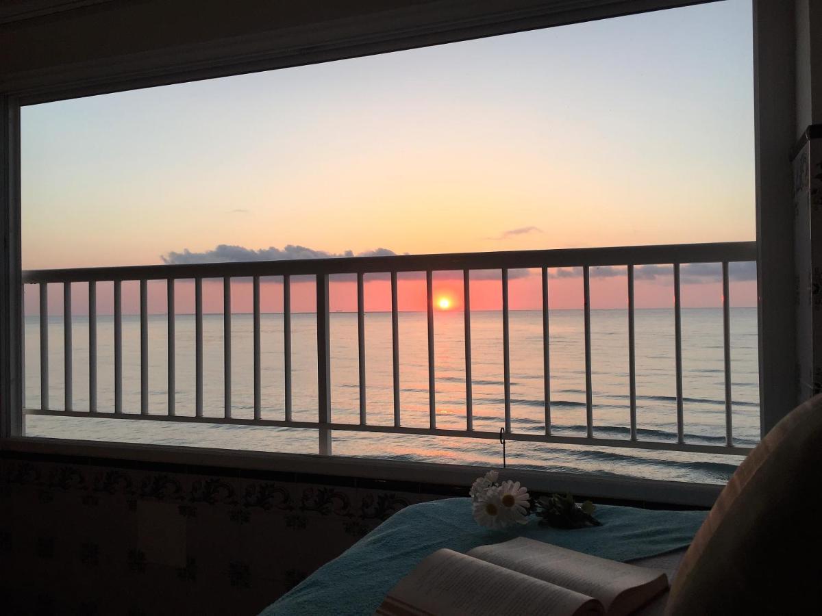 Beachfront And Bright Apartment Mareny Barraquetas Luaran gambar
