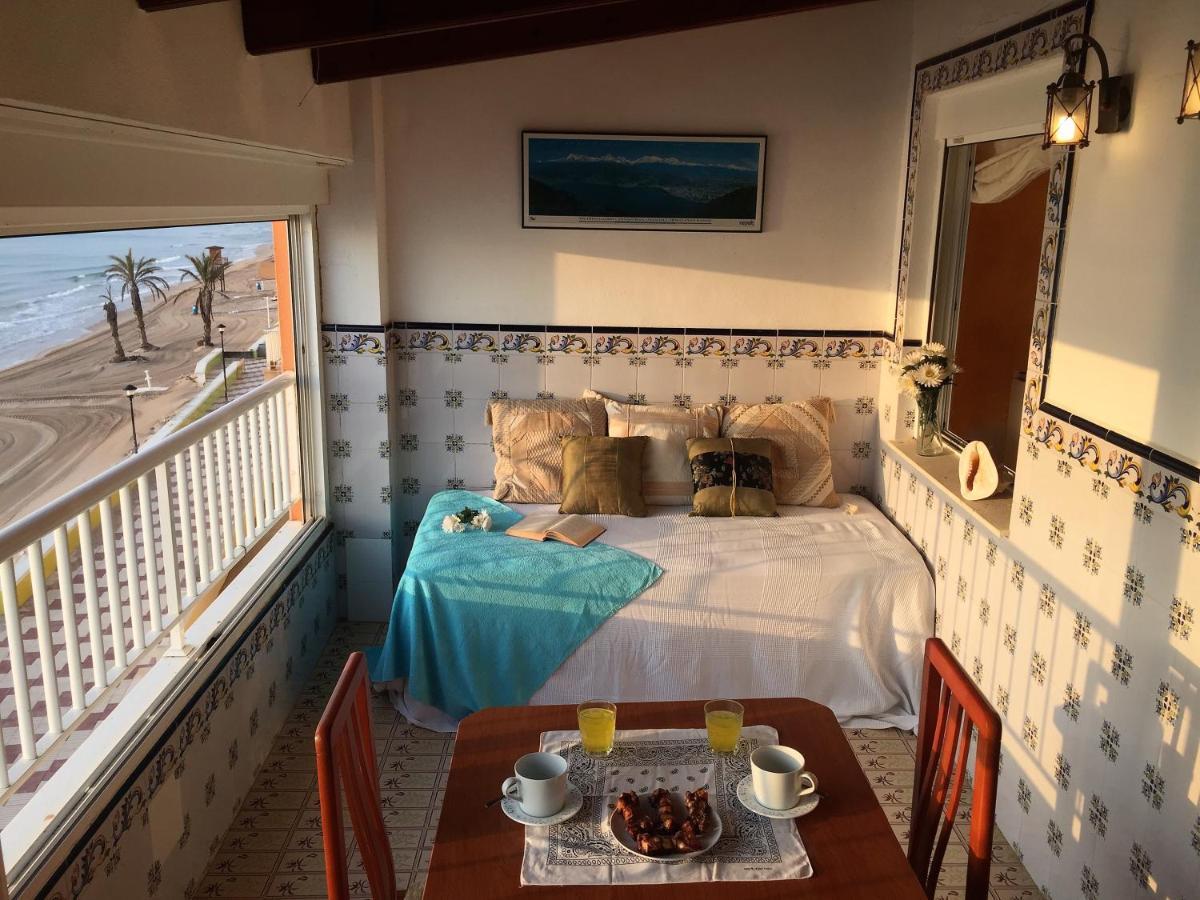 Beachfront And Bright Apartment Mareny Barraquetas Luaran gambar