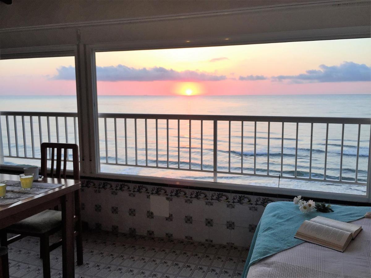 Beachfront And Bright Apartment Mareny Barraquetas Luaran gambar