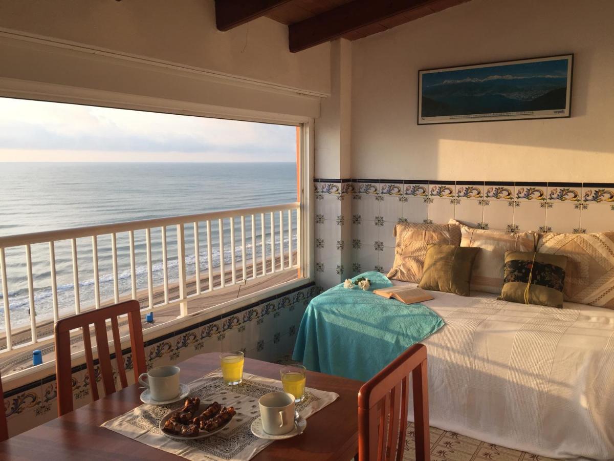 Beachfront And Bright Apartment Mareny Barraquetas Luaran gambar