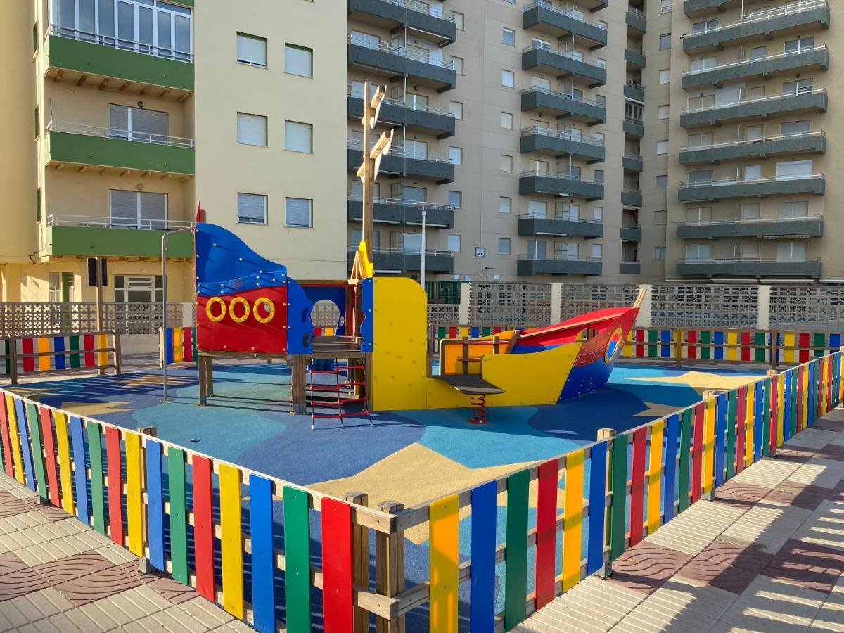 Beachfront And Bright Apartment Mareny Barraquetas Luaran gambar