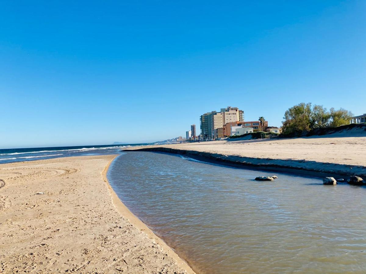 Beachfront And Bright Apartment Mareny Barraquetas Luaran gambar